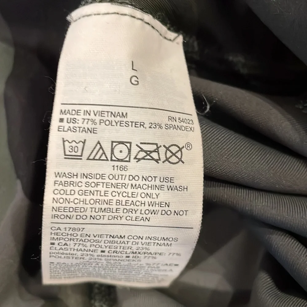 Old Navy Active Camo shin length leggings - Picture 4 of 4